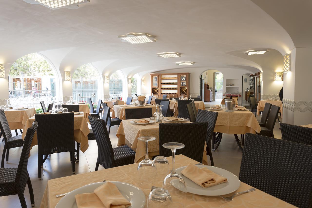 Hotel La Pergola Santa Maria di Castellabate Bagian luar foto