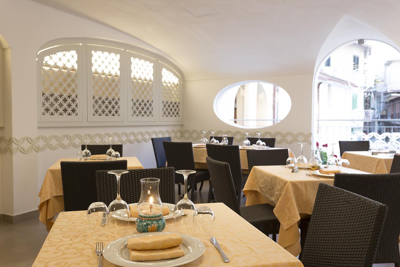 Hotel La Pergola Santa Maria di Castellabate Bagian luar foto